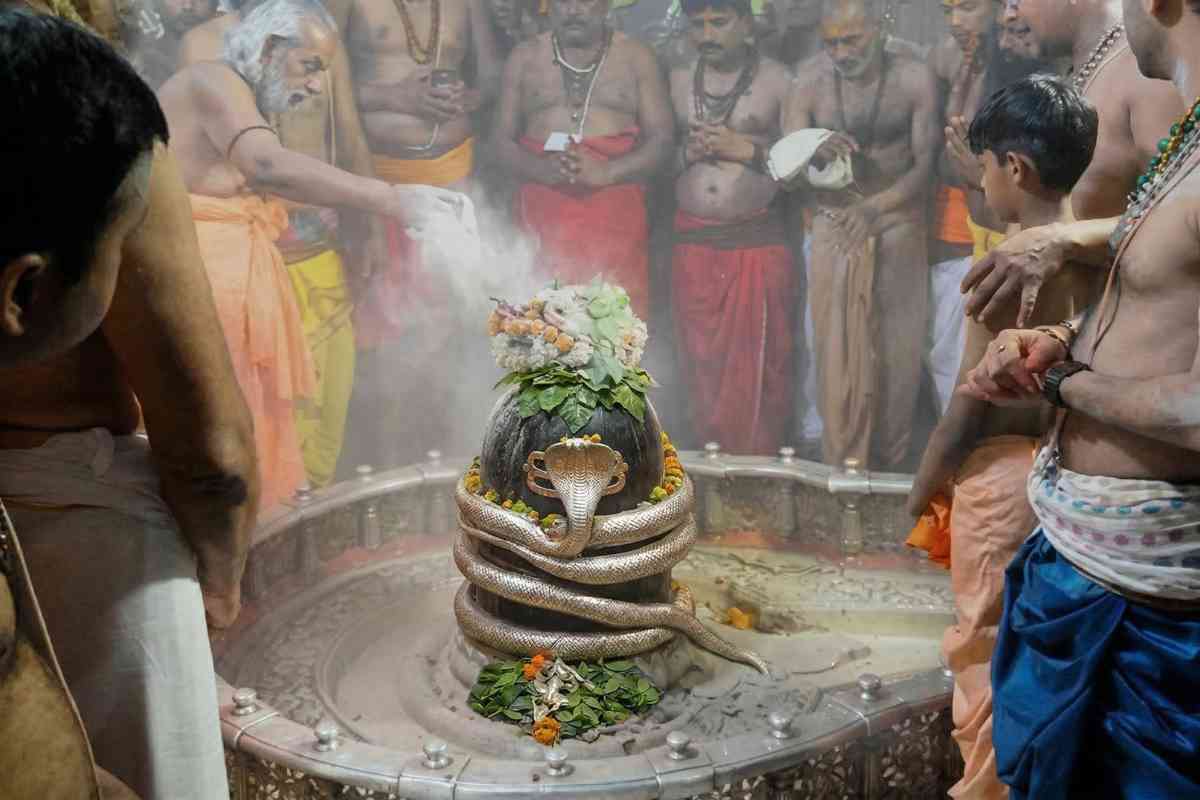 Mahakaleshwar Jyotirlinga Bhasma Aarti 4am Ujjain 12 Jyotirlinga in India – sacred ash ritual Swayambhu